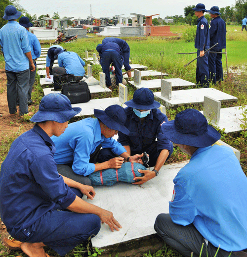 Long An: Thủ Thừa cất bốc 5 hài cốt liệt sĩ