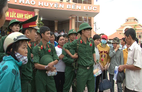 Long An: Thanh niên hăng hái lên đường làm nhiệm vụ bảo vệ Tổ quốc