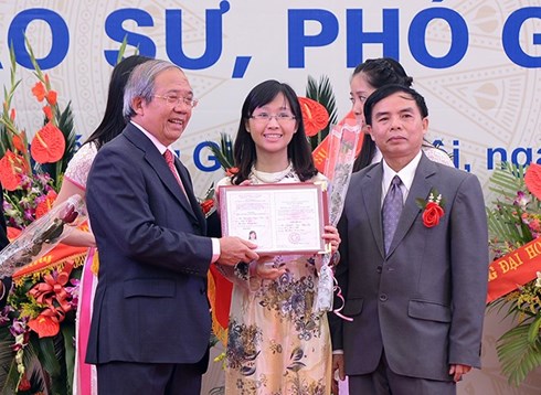 Trường Đại học tự phong Giáo sư, phó giáo sư có hợp lý?