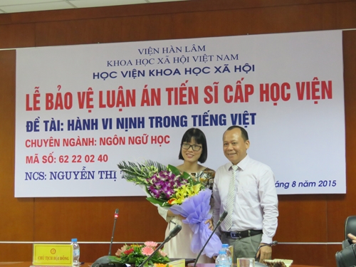 Đừng ném đá “nịnh” tội nghiệp