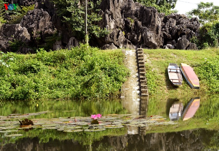 Ngắm suối Yến - chùa Hương đầu mùa hoa súng