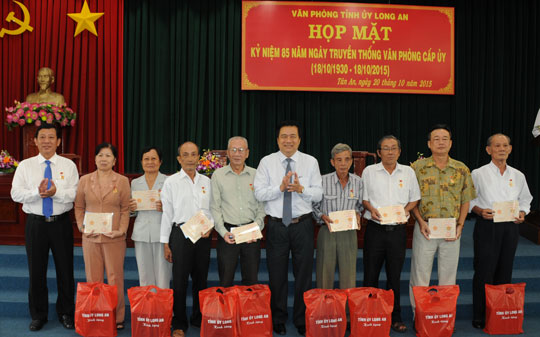 Họp mặt kỷ niệm 85 năm Ngày Truyền thống Văn phòng cấp ủy