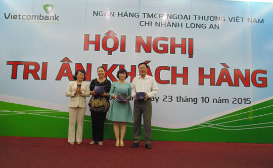 Vietcombank chi nhánh Long An hội nghị tri ân khách hàng