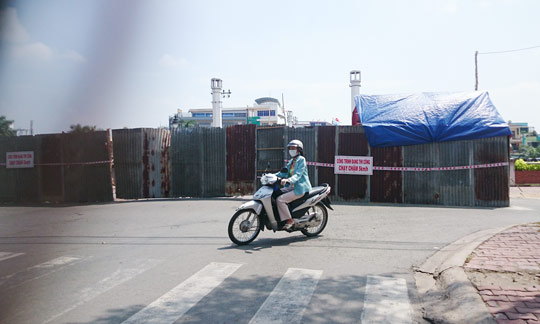 Tháo dỡ cầu trăm tuổi