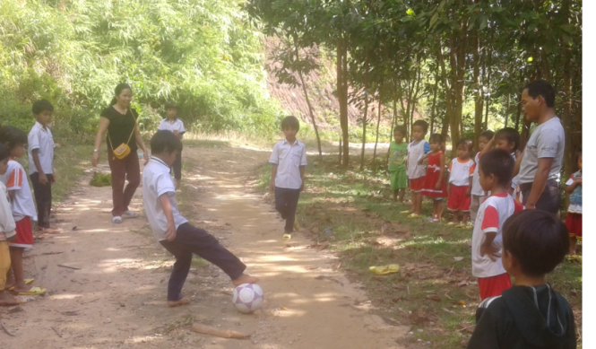 Chỉ mong trò nghèo bắt kịp kiến thức