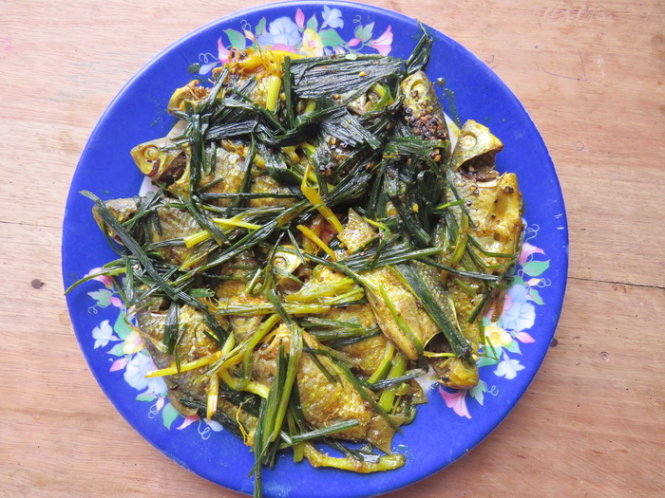 Mặn mòi cá diếc ngày mưa