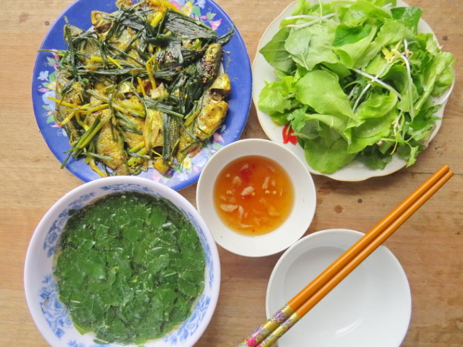 Mặn mòi cá diếc ngày mưa