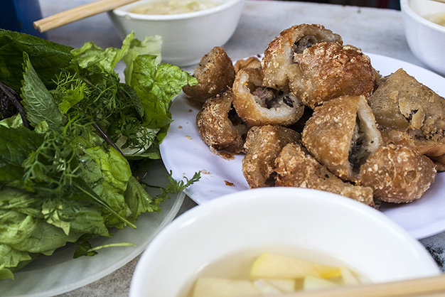 Ấm bụng ngày đầu đông trên phố Lý Quốc Sư