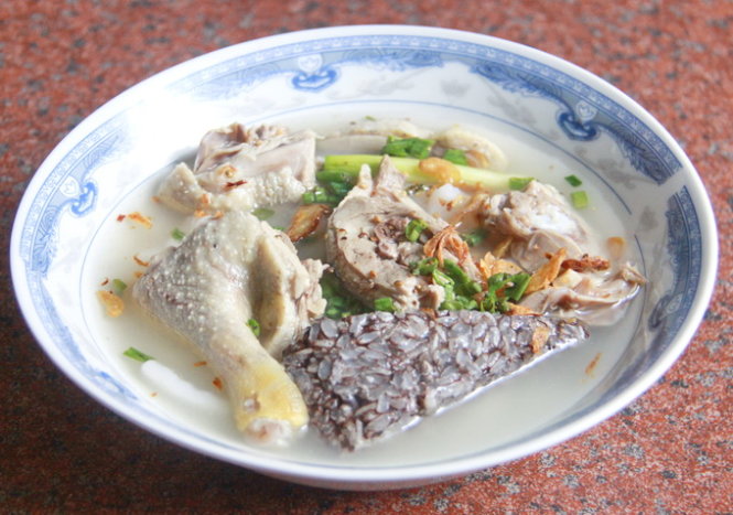 Lạ mà ngon bánh canh bột Cai Lậy