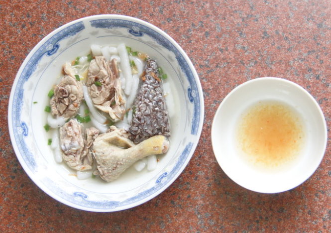 Lạ mà ngon bánh canh bột Cai Lậy