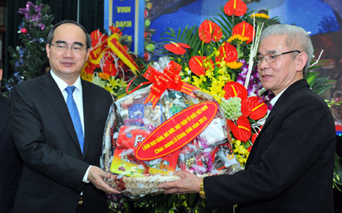 Ông Nguyễn Thiện Nhân thăm, chúc mừng Ủy ban Đoàn kết Công giáo