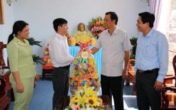 Báo Long An chúc Tết các địa phương và nhà báo lão thành