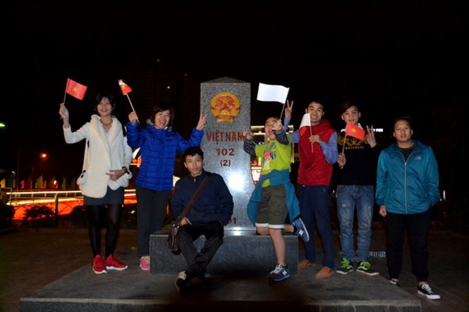 Chào Bính Thân 2016, dân Việt ngập tràn yêu thương và hy vọng