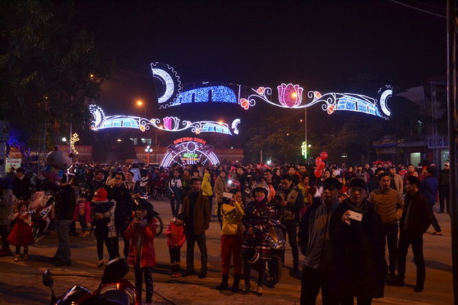 Chào Bính Thân 2016, dân Việt ngập tràn yêu thương và hy vọng