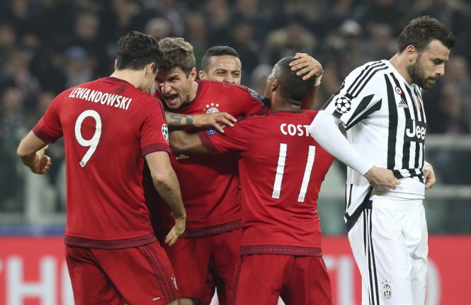 Juventus hòa kịch tính B.M sau khi bị dẫn 2-0
