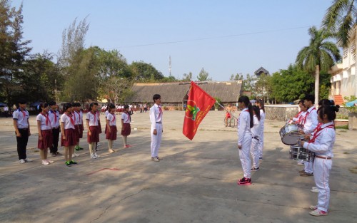 Hội thi “nghi thức Đội và chỉ huy Đội giỏi” năm học 2015-2016