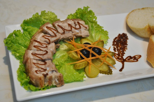 Món thịt heo quay giòn tan của cô gái Việt đạt giải đặc biệt từ ĐSQ Anh