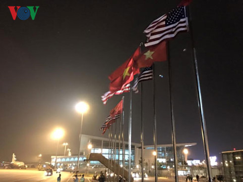 Chuyên cơ chở Tổng thống Obama đã hạ cánh xuống Nội Bài