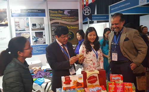 Hàng hóa Việt Nam được ưa chuộng ở Hội chợ SAITEX-Nam Phi 2016