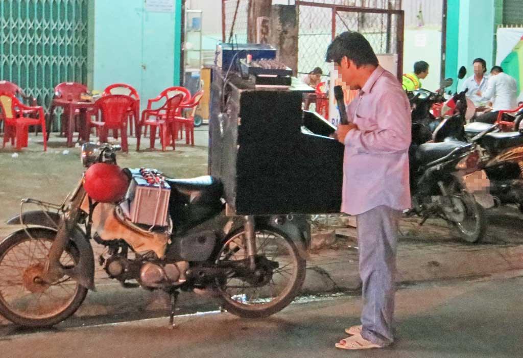 Chấn chỉnh việc kinh doanh nhạc sống, karaoke di động - Cần lý thức người dân