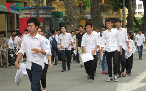 Điểm chuẩn, phổ điểm thay đổi: Thí sinh nên chọn trường, ngành nào?