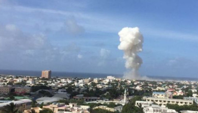 Nổ bom khủng bố như động đất tại sân bay Somalia
