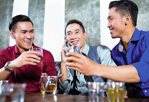 Những người ngồi mâm dưới