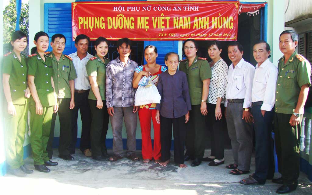 Phụ nữ Công an tỉnh làm theo lời Bác