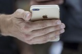 Cổ phiếu Apple "trượt dốc" do dự báo doanh số bán iPhone 7 thấp