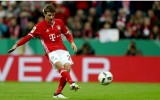 Muller tỏa sáng, Bayern thắng nhọc Augsburg
