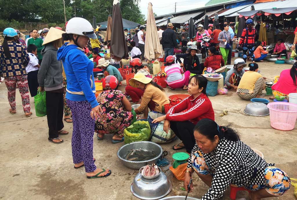 Tân Hưng: Nhộn nhịp chợ cá đồng mùa lũ