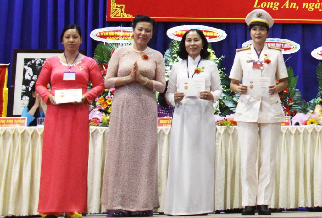 Bà Nguyễn Hồng Mai tái đắc cử chức vụ Chủ tịch Hội LHPN tỉnh Long An
