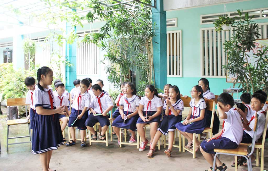 Có một hành lang đọc sách trong trường học