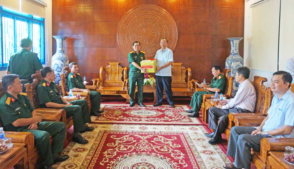 Phó Ban chỉ đạo Tây Nam bộ đến thăm Bộ Chỉ huy Bộ đội Biên phòng và Bộ Chỉ huy Quân sự tỉnh Long An