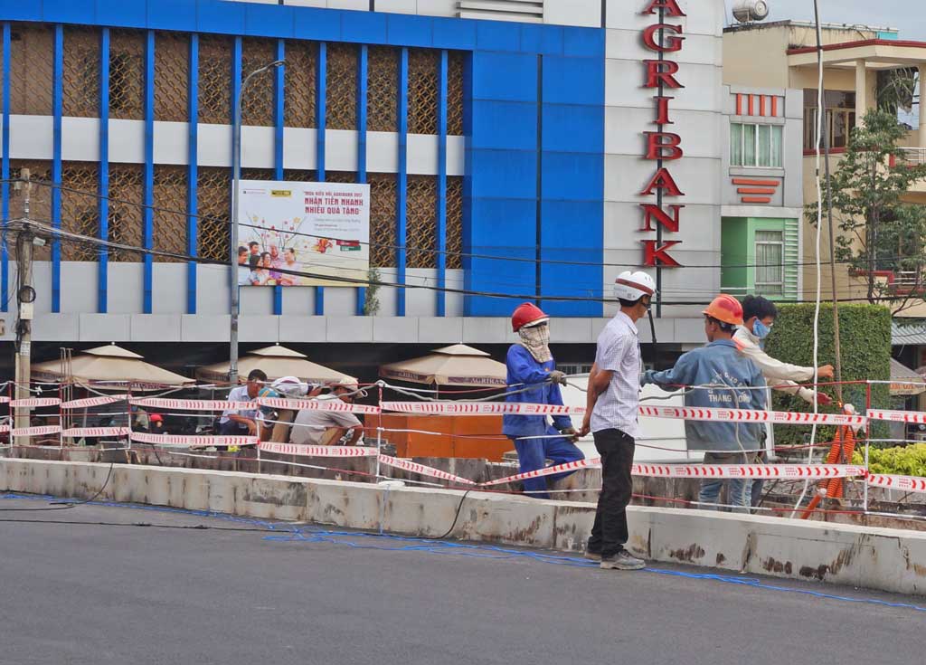 Ngày đầu thông xe, cầu Đúc Tân An tấp nập người, phương tiện lưu thông