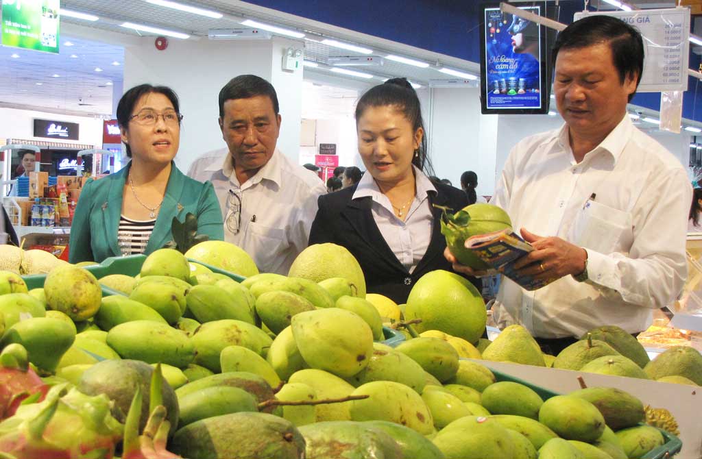 Dồi dào hàng hóa phục vụ tết