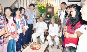Ấm áp gia đình ngày tết