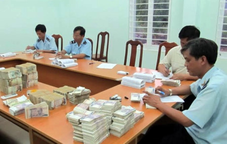 Làm rõ vụ vận chuyển lượng lớn ngoại tệ và vàng bằng ô tô ở Long An