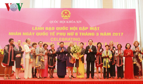 Chủ tịch Quốc hội gặp mặt các nữ Đại sứ tại Việt Nam