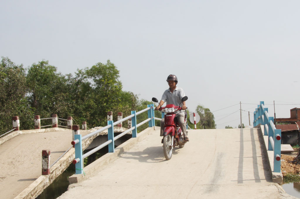 Từ những cây cầu hợp lòng dân