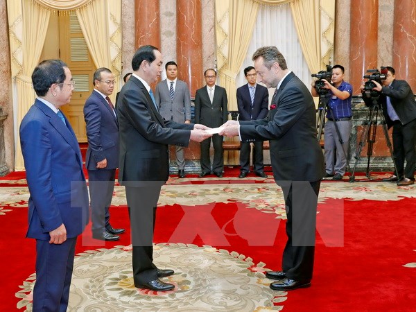 Chủ tịch nước Trần Đại Quang tiếp các Đại sứ trình Quốc thư