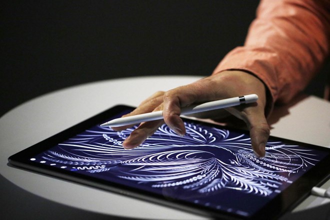 Apple sẽ ra iPad mới và iPhone 7 màu đỏ trong vài tuần tới?