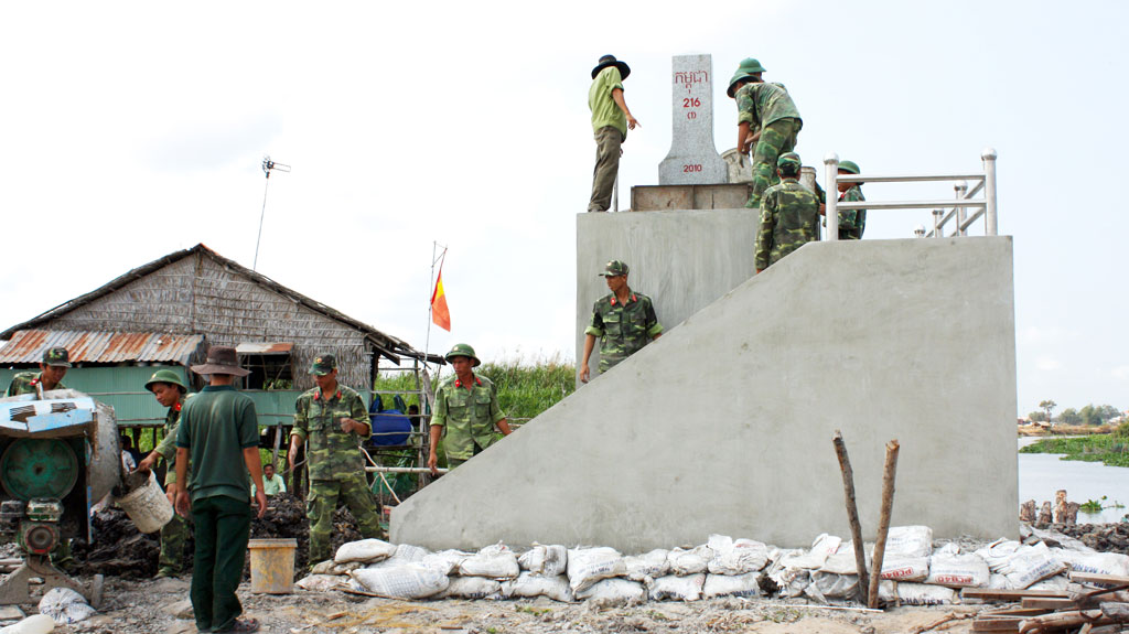 Công binh “đi trước, về sau”