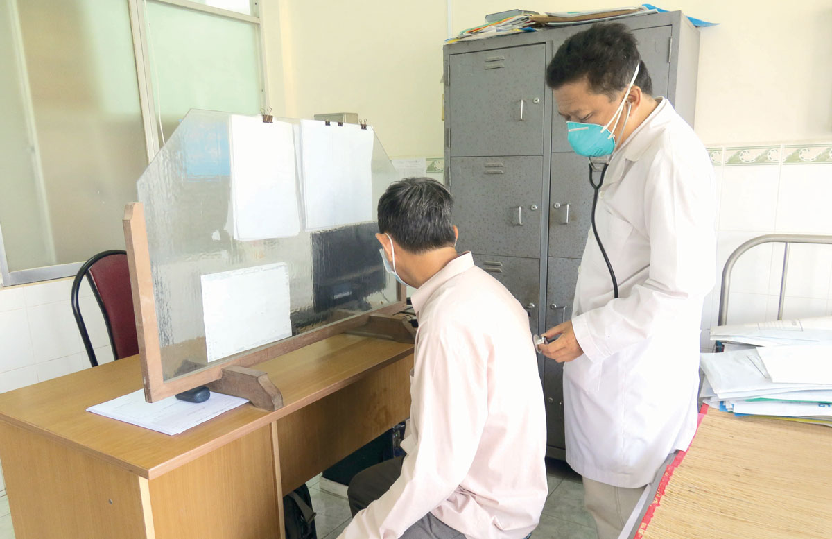 Chấp nhận rủi ro vì sức khỏe người dân