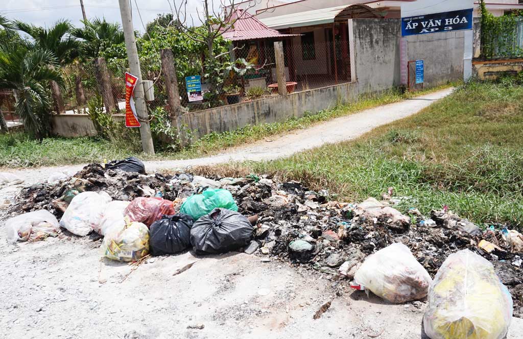 Thực hiện tiêu chí môi trường: Không lẽ “bó tay” ?