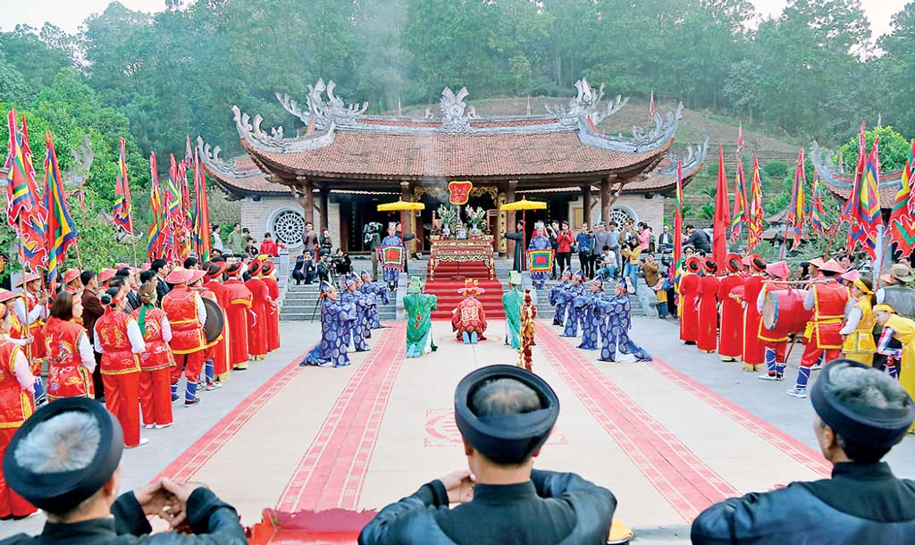 Hướng về đất Tổ