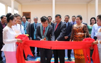 Lãnh đạo tỉnh Long An chúc Tết cổ truyền dân tộc Khmer tại tỉnh Prey Veng