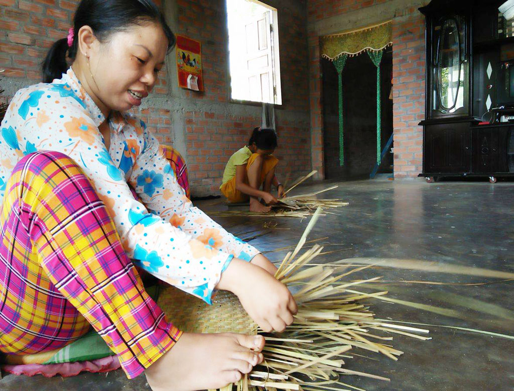 Đan nón bàng, giải quyết việc làm cho lao động nhàn rỗi