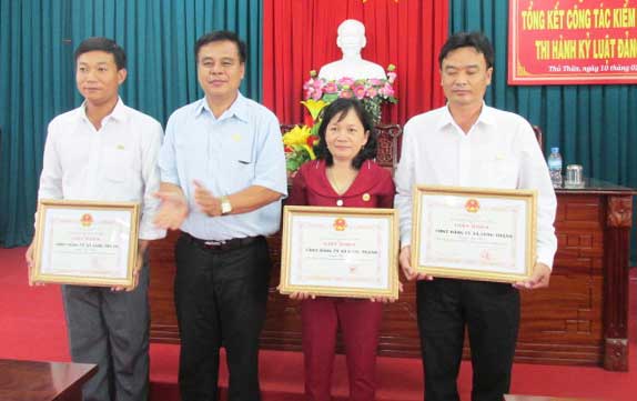 Thủ Thừa: Tổ chức Đảng, đảng viên ngày càng trong sạch nhờ thường xuyên kiểm tra, giám sát