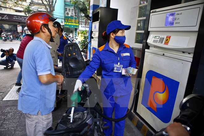 Tăng thuế môi trường với xăng dầu: Các dịch vụ, hàng hóa sẽ tăng giá?